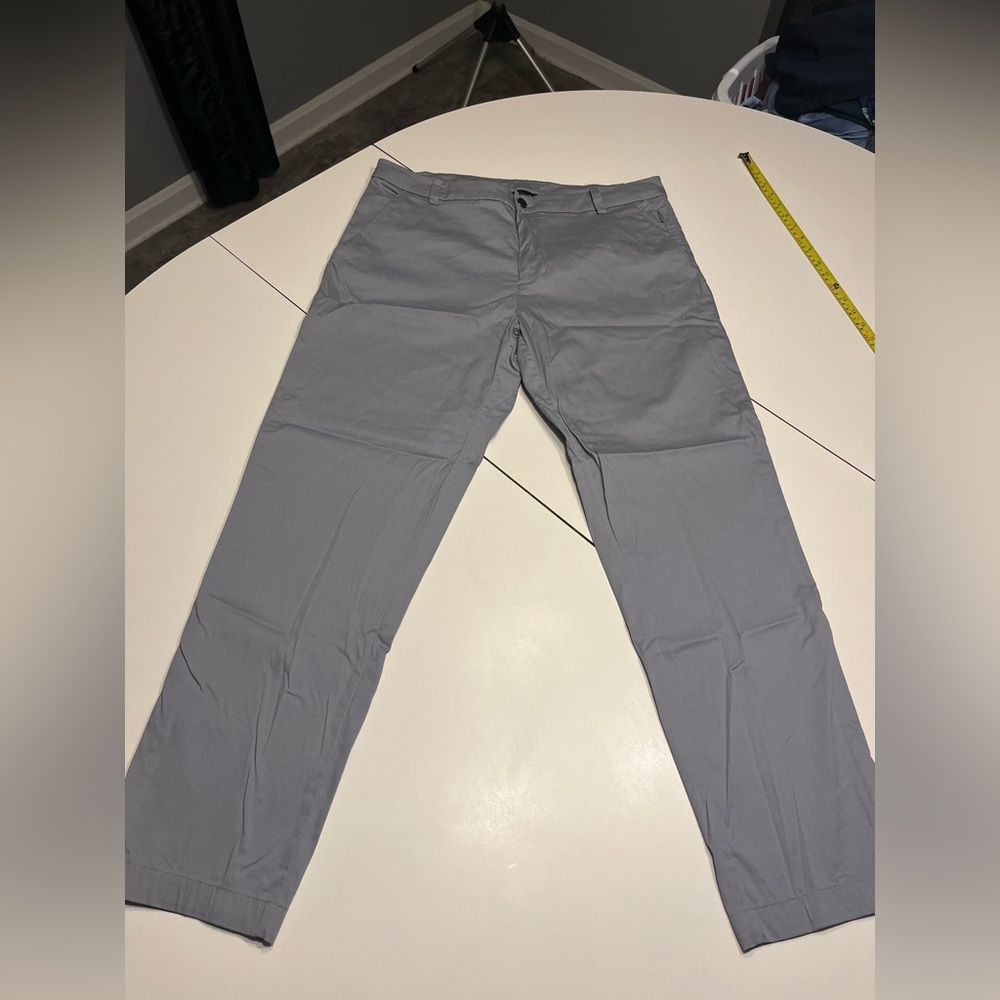 Lululemon men’s size 34 relaxed fit gray trousers